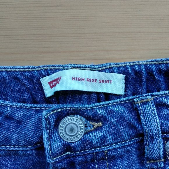 Levi's high rise distressed denim skirt - Picture 3 of 6